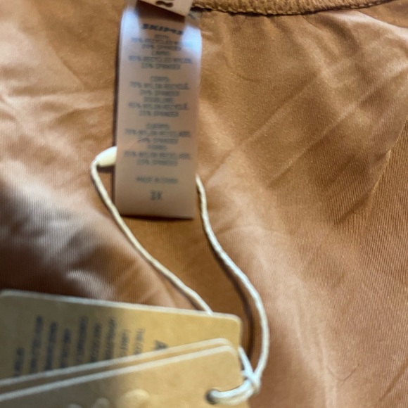 Skims bikini bottoms- almond - Picture 7 of 9